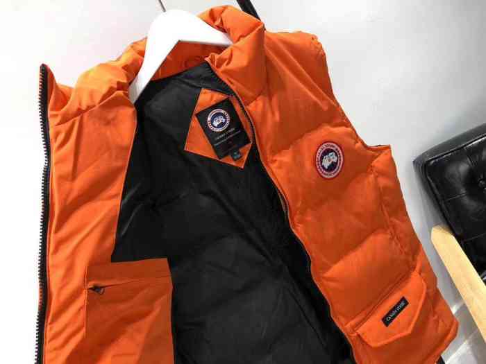 canada goose加拿大鹅(武汉国际广场精品店)-"展台我国广c座的中庭