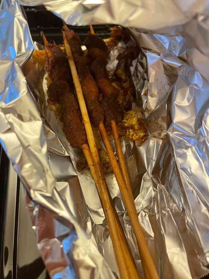 打分 叫的外卖 羊肉串好吃  牛肉串不够嫩 牙不行咬不动 花菜和娃娃菜