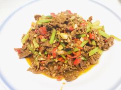 小炒黄牛肉-俏湘厨•地道湘菜(建华南路店)