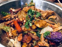 -愉肴麻辣香锅(中山路店)