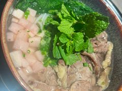 -伴山牛贵州黄牛肉火锅·苗疆非遗艺术餐厅(上海首店)