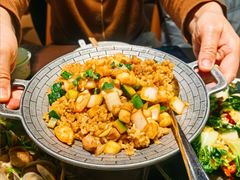 -曼听小寨海鲜烧烤·大连辣炒大王(盖州街店)