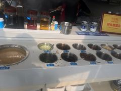 自助调料区-百品聚旋转火锅(万德庄店)