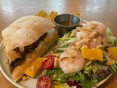 半份手撕猪肉三明治+半份芒果虾沙拉-HELLO 27 意面·沙拉·帕尼尼