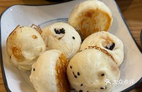 Steamed Pork Dumplings with Pan-Fried Bottom