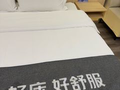 -欧辰国际酒店(重庆欢乐谷轻轨站店)