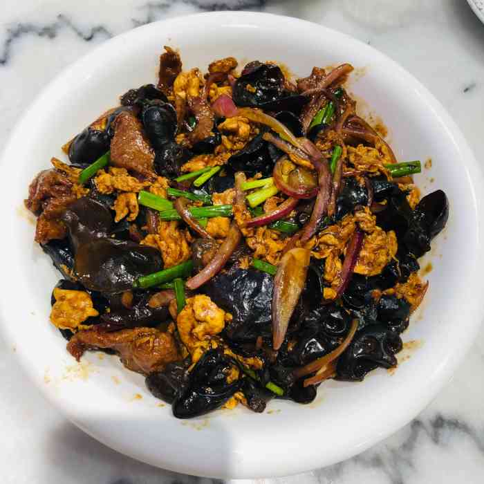 灶台香餐厅(桥梓镇店)-"[薄荷]环境:一层大厅宽敞明亮,二层是包.