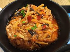 鱼香肉丝饭-老娘舅(苏州中心大道西大润发店)