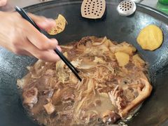 -粘豆包柴火铁锅炖