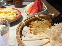 -尚尚仙·酸汤猪手·猪肚鸡火锅(华联万柳购物中心店)