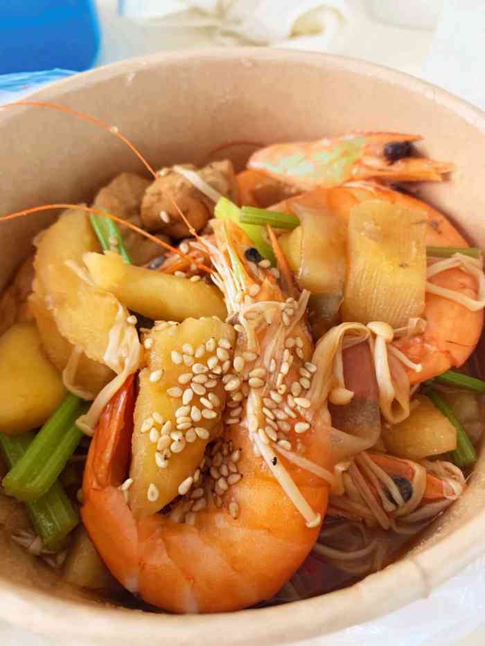 海鲜焖锅饭-"点的外卖,这个可以说是很良心了,量超级大.