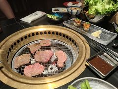 -山川小町·极番烧肉(新地假日广场店)