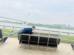 -南京眼步行桥