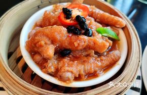 Golden Sauce Steamed Tiger Skin Chicken Feet