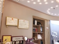 -More摩尔医美の注射线雕光电中心