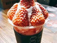 草莓奶昔-MI WU FACTORY米屋美食工厂餐厅(绿地店)