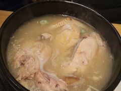 参鸡汤-黄金牧场(明洞总店)