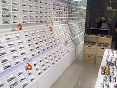 -诺柯视眼镜-蔡司依视路官方工厂店(淞南一店)
