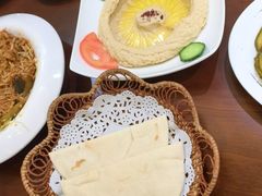 胡慕斯酱配饼-BRBR叙利亚餐厅(总店)