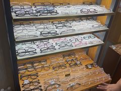 -优医视平价眼镜蔡司依视路折扣工厂店(十里堡店)