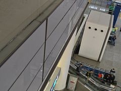 -麦当劳(上海虹桥站30B检票口楼上)