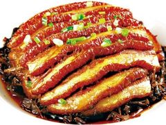 梅菜扣肉-白天鹅家宴·东北菜