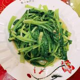 别的博主都在踏青看🌸，我只能『锦上添花』了[爱心]