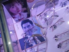 -提一眼镜·蔡司·依视路(小寨店)