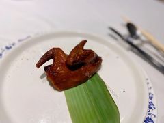 多汁脆皮乳鸽-Yan Ting 宴庭中餐厅(上海静安瑞吉酒店)