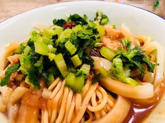 黄面凉皮-恺撒烤包子