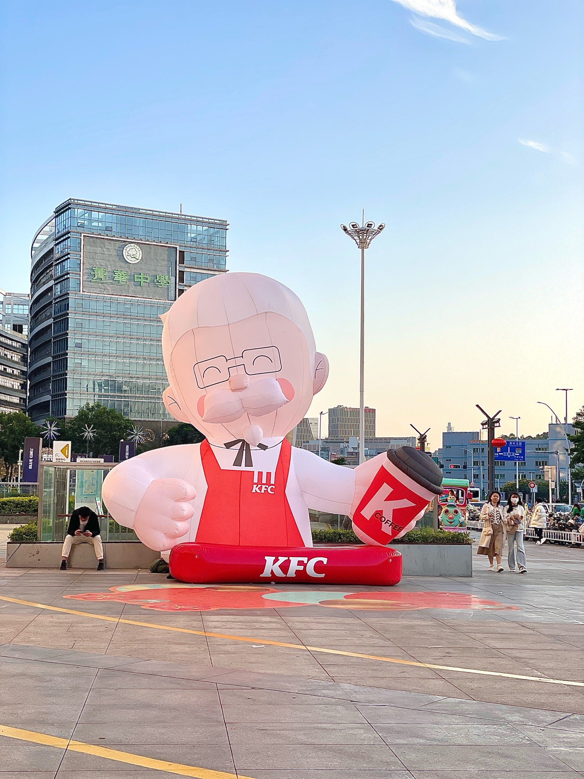 超大一只肯德基爷爷