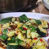 倒也都坐满了，桌桌都有个鱼头，真是招牌菜呀…