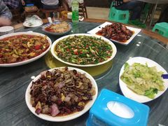 特色尖椒兔-江湖黑大兔(杨家坪店)