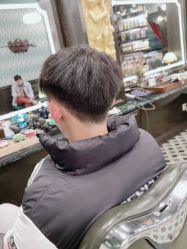 -海文先生国潮烫染男士理发馆