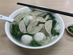 肉饼+猪肉丸双拼河粉-华记原味汤粉王(海湾分店)