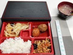 -上海冠松华奥奥迪4S店(张江店)
