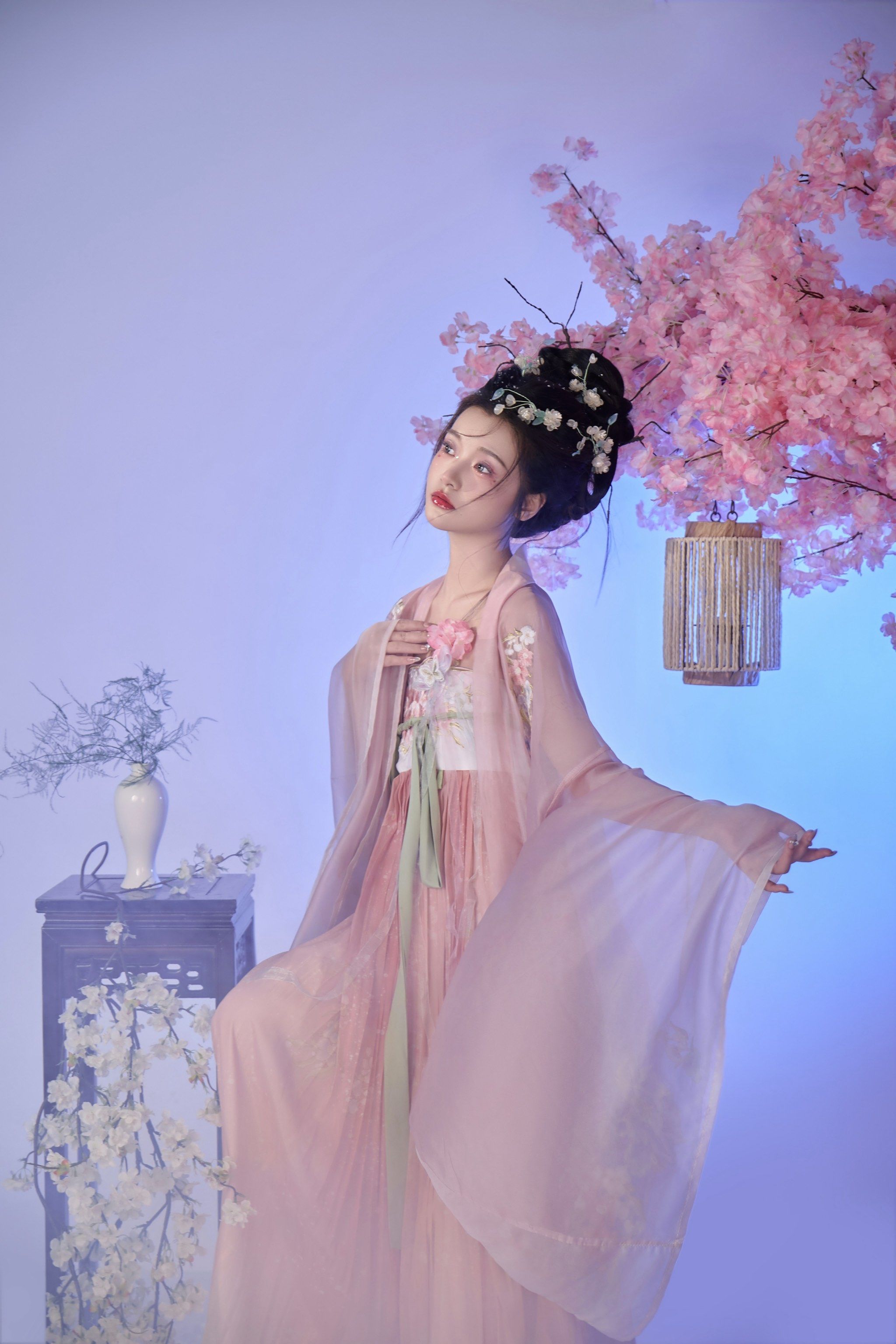 汉服美人轻盈来袭