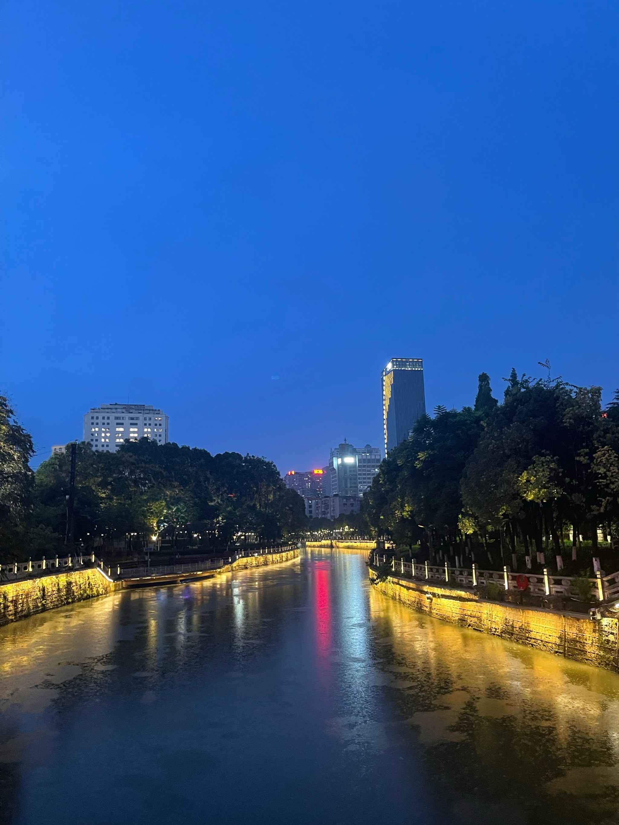 昆明盘龙江夜景图片