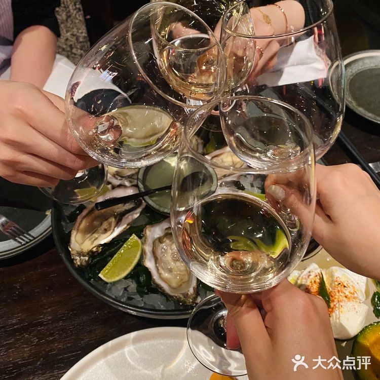 外滩双露台餐吧丨尽情享受魔都周末之夜[啤酒]