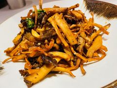 盐焗菌菇-丝路金桃·新疆菜(徐汇店)