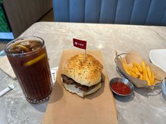 -必胜客(尹山湖歌林公园店)