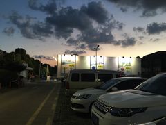 -迪卡侬运动专业超市-停车场