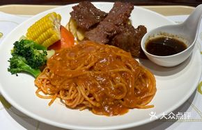 Black Pepper Beef Steak with Pasta
