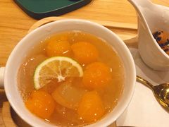 冰糖银耳炖雪梨-炖物24章·顺时轻养茶(黄龙店)