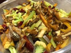 干锅牛蛙-馋嘴蛙火锅