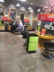 -时尚殿堂明星门店