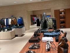 -URBAN REVIVO(济南领秀城贵和购物中心店)