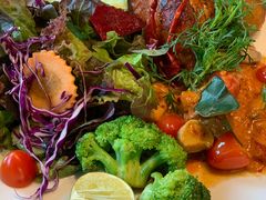 香煎三文鱼-Chom Cafe and Restaurant