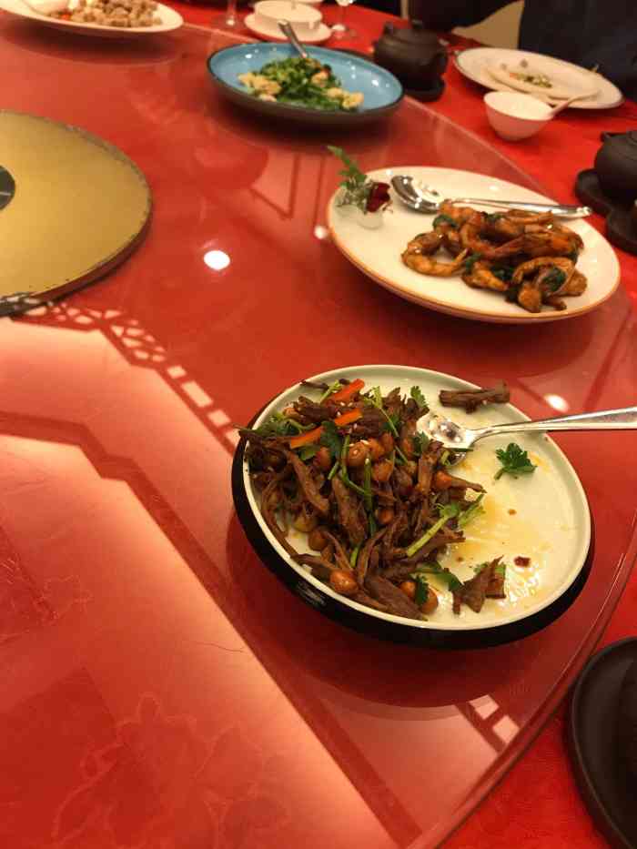 潮皇食府(西城店)-"[玫瑰]环境:一层大厅,二层包房,特别大.