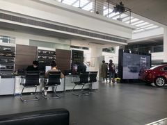 -上海星瀚奔驰4S店(红柳路店)